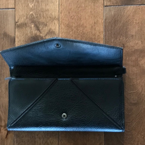 Matt & Nat Vegan Leather Wallet - Picture 3 of 8